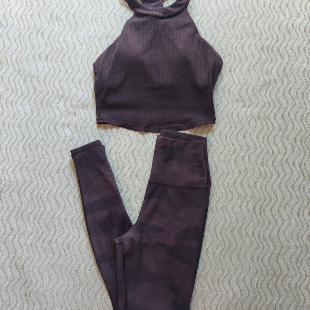 Alo yoga matching set - Picture 2 of 3
